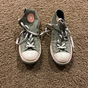 RARE Converse High Tops, size 6